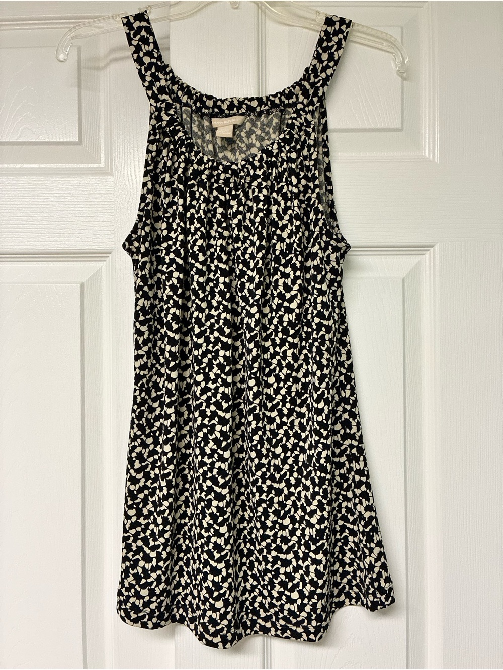 NWOT Banana Republic Halter neck style blouse top; Black/Off White in Size M